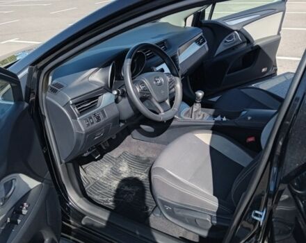 Чорний Тойота Авенсіс, об'ємом двигуна 2 л та пробігом 238 тис. км за 13600 $, фото 2 на Automoto.ua