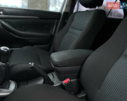 Чорний Тойота Авенсіс, об'ємом двигуна 2 л та пробігом 264 тис. км за 7500 $, фото 29 на Automoto.ua