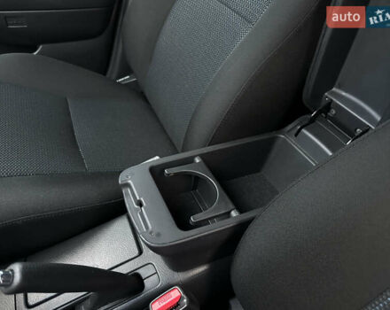 Чорний Тойота Авенсіс, об'ємом двигуна 2 л та пробігом 264 тис. км за 7500 $, фото 39 на Automoto.ua