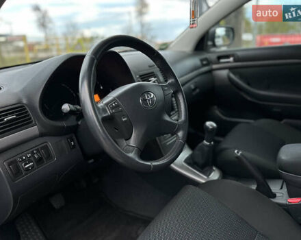 Чорний Тойота Авенсіс, об'ємом двигуна 2 л та пробігом 264 тис. км за 7500 $, фото 25 на Automoto.ua