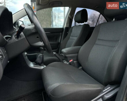 Чорний Тойота Авенсіс, об'ємом двигуна 2 л та пробігом 264 тис. км за 7500 $, фото 27 на Automoto.ua