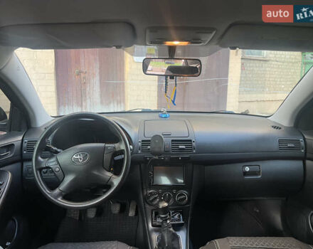Черный Тойота Авенсис, объемом двигателя 2 л и пробегом 305 тыс. км за 6300 $, фото 6 на Automoto.ua