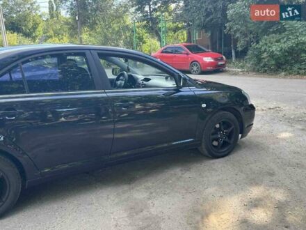 Чорний Тойота Авенсіс, об'ємом двигуна 2 л та пробігом 255 тис. км за 5500 $, фото 1 на Automoto.ua