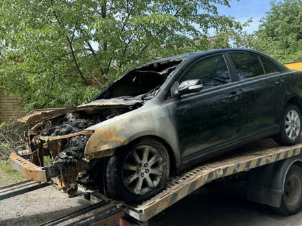 Черный Тойота Авенсис, объемом двигателя 1.8 л и пробегом 150 тыс. км за 1500 $, фото 1 на Automoto.ua