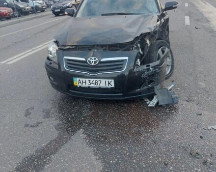 Черный Тойота Авенсис, объемом двигателя 1.8 л и пробегом 180 тыс. км за 2000 $, фото 1 на Automoto.ua