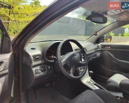 Фиолетовый Тойота Авенсис, объемом двигателя 2 л и пробегом 270 тыс. км за 7500 $, фото 2 на Automoto.ua