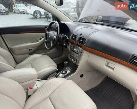 Коричневый Тойота Авенсис, объемом двигателя 2 л и пробегом 139 тыс. км за 8600 $, фото 11 на Automoto.ua