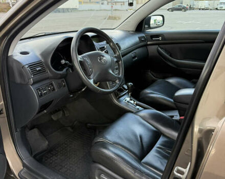Коричневый Тойота Авенсис, объемом двигателя 2 л и пробегом 370 тыс. км за 6800 $, фото 6 на Automoto.ua