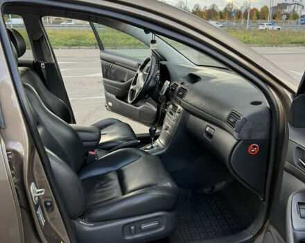 Коричневый Тойота Авенсис, объемом двигателя 2 л и пробегом 370 тыс. км за 6800 $, фото 7 на Automoto.ua