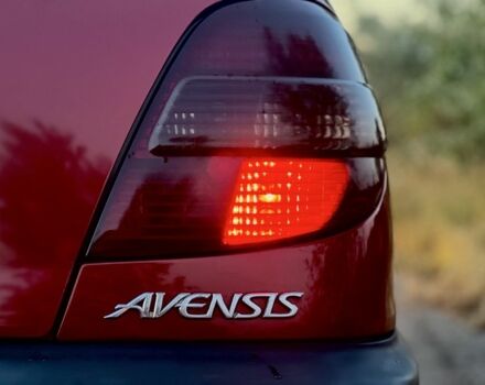 Красный Тойота Авенсис, объемом двигателя 2 л и пробегом 314 тыс. км за 3800 $, фото 4 на Automoto.ua