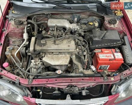 Красный Тойота Авенсис, объемом двигателя 1.76 л и пробегом 306 тыс. км за 3500 $, фото 2 на Automoto.ua