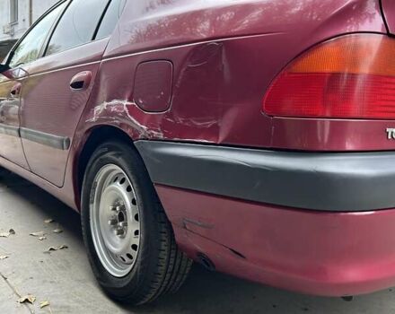 Красный Тойота Авенсис, объемом двигателя 1.76 л и пробегом 306 тыс. км за 3500 $, фото 6 на Automoto.ua