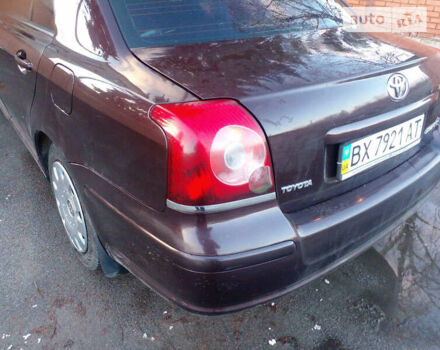 Красный Тойота Авенсис, объемом двигателя 1.8 л и пробегом 275 тыс. км за 7200 $, фото 6 на Automoto.ua