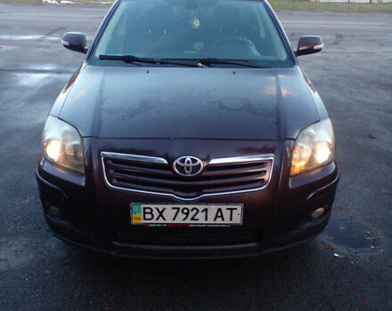 Красный Тойота Авенсис, объемом двигателя 1.8 л и пробегом 275 тыс. км за 7200 $, фото 2 на Automoto.ua