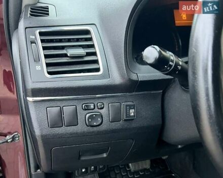 Красный Тойота Авенсис, объемом двигателя 2 л и пробегом 220 тыс. км за 10490 $, фото 9 на Automoto.ua