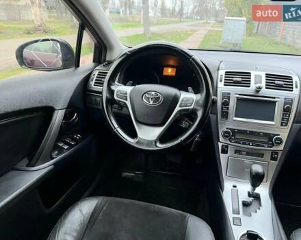 Красный Тойота Авенсис, объемом двигателя 2 л и пробегом 220 тыс. км за 10490 $, фото 10 на Automoto.ua