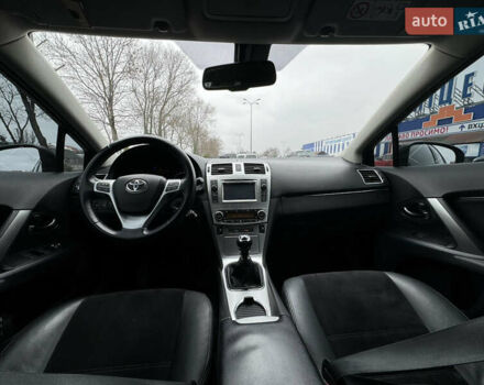 Красный Тойота Авенсис, объемом двигателя 2.01 л и пробегом 195 тыс. км за 11500 $, фото 5 на Automoto.ua