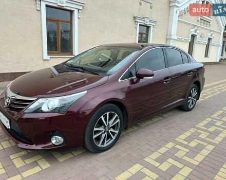 Красный Тойота Авенсис, объемом двигателя 2 л и пробегом 220 тыс. км за 10490 $, фото 4 на Automoto.ua