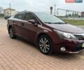 Красный Тойота Авенсис, объемом двигателя 2 л и пробегом 220 тыс. км за 10490 $, фото 3 на Automoto.ua