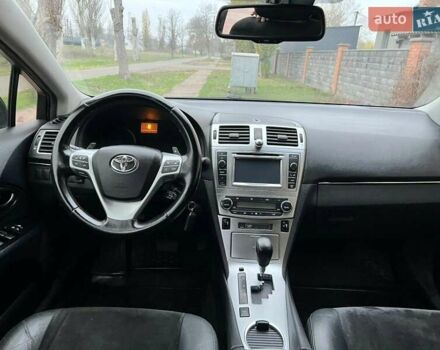 Красный Тойота Авенсис, объемом двигателя 2 л и пробегом 220 тыс. км за 10490 $, фото 7 на Automoto.ua