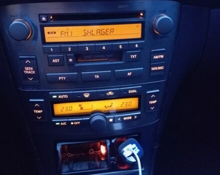 Красный Тойота Авенсис, объемом двигателя 0 л и пробегом 299 тыс. км за 6200 $, фото 1 на Automoto.ua