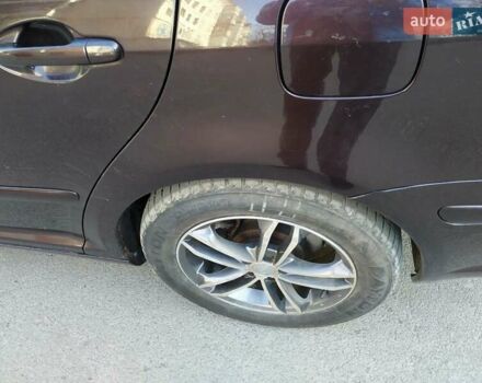 Красный Тойота Авенсис, объемом двигателя 1.8 л и пробегом 325 тыс. км за 6800 $, фото 1 на Automoto.ua