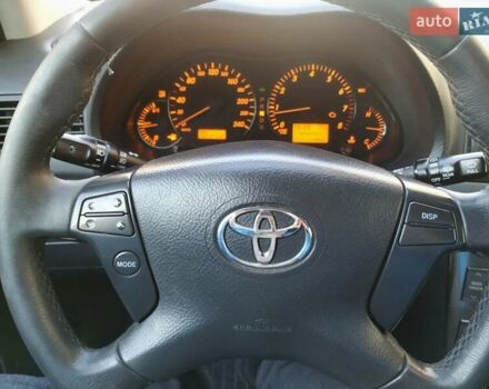 Красный Тойота Авенсис, объемом двигателя 1.8 л и пробегом 325 тыс. км за 6800 $, фото 5 на Automoto.ua