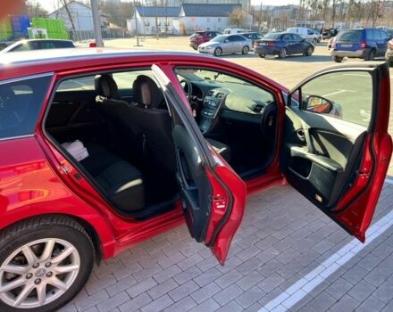 Красный Тойота Авенсис, объемом двигателя 2 л и пробегом 327 тыс. км за 8000 $, фото 3 на Automoto.ua