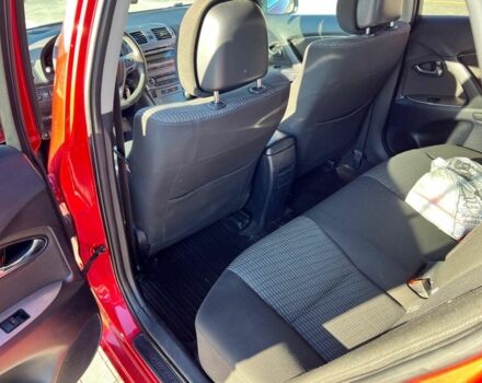 Красный Тойота Авенсис, объемом двигателя 2 л и пробегом 327 тыс. км за 8000 $, фото 5 на Automoto.ua