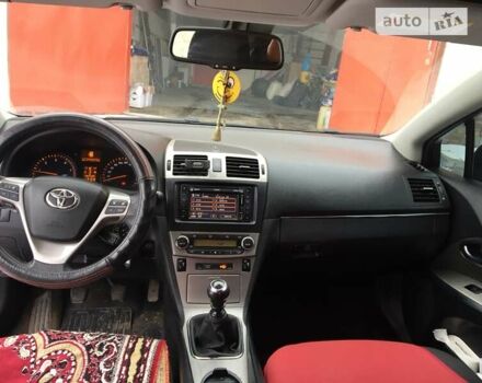Красный Тойота Авенсис, объемом двигателя 2 л и пробегом 260 тыс. км за 9000 $, фото 5 на Automoto.ua