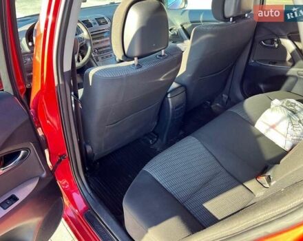 Красный Тойота Авенсис, объемом двигателя 2 л и пробегом 327 тыс. км за 8000 $, фото 4 на Automoto.ua