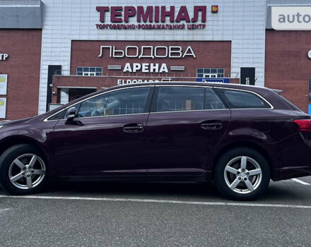 Красный Тойота Авенсис, объемом двигателя 2 л и пробегом 250 тыс. км за 9999 $, фото 4 на Automoto.ua