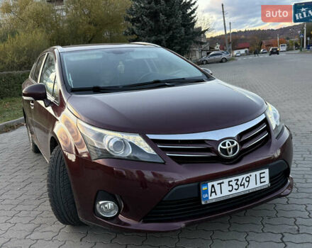 Красный Тойота Авенсис, объемом двигателя 2 л и пробегом 174 тыс. км за 8850 $, фото 1 на Automoto.ua