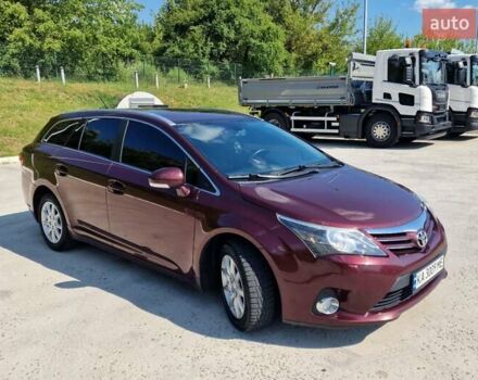 Красный Тойота Авенсис, объемом двигателя 2 л и пробегом 272 тыс. км за 10000 $, фото 1 на Automoto.ua