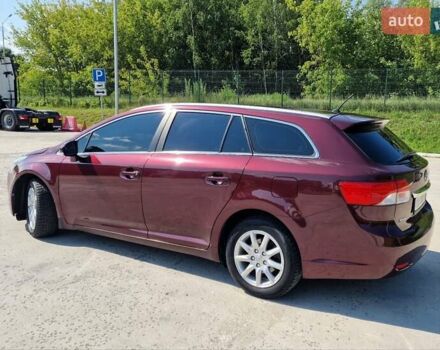Красный Тойота Авенсис, объемом двигателя 2 л и пробегом 272 тыс. км за 10000 $, фото 7 на Automoto.ua