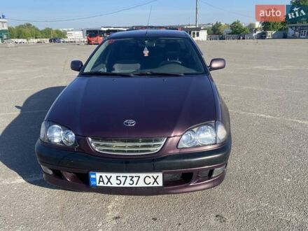 Красный Тойота Авенсис, объемом двигателя 1.8 л и пробегом 329 тыс. км за 3350 $, фото 1 на Automoto.ua