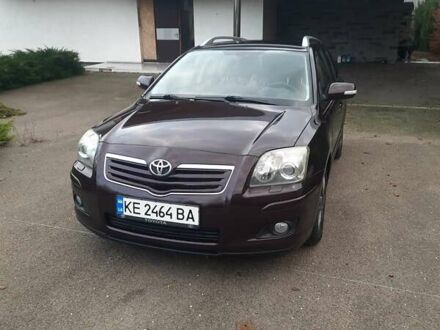 Красный Тойота Авенсис, объемом двигателя 2 л и пробегом 232 тыс. км за 7300 $, фото 1 на Automoto.ua