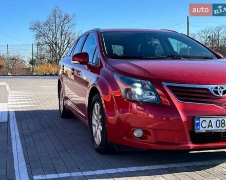 Красный Тойота Авенсис, объемом двигателя 2 л и пробегом 327 тыс. км за 8000 $, фото 1 на Automoto.ua