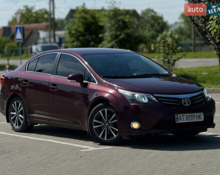 Красный Тойота Авенсис, объемом двигателя 2.01 л и пробегом 195 тыс. км за 11500 $, фото 1 на Automoto.ua