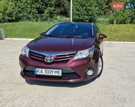 Красный Тойота Авенсис, объемом двигателя 2 л и пробегом 272 тыс. км за 10000 $, фото 1 на Automoto.ua