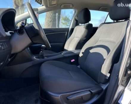 Тойота Авенсис, объемом двигателя 1.6 л и пробегом 272 тыс. км за 8500 $, фото 21 на Automoto.ua