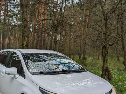 Тойота Авенсис 2012 в Шепетовке на Automoto.ua Тойота Авенсис, объемом двигателя 2.2 л и пробегом 225 тыс. км за 9999 $, фото 1 на Automoto.ua