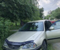 Желтый Тойота Авенсис, объемом двигателя 2 л и пробегом 249 тыс. км за 4000 $, фото 2 на Automoto.ua