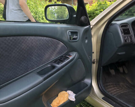 Желтый Тойота Авенсис, объемом двигателя 2 л и пробегом 249 тыс. км за 4000 $, фото 13 на Automoto.ua