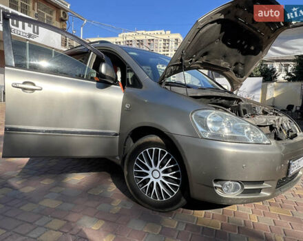 Жовтий Тойота Авенсіс, об'ємом двигуна 2 л та пробігом 305 тис. км за 6300 $, фото 3 на Automoto.ua