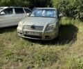 Серый Тойота Авенсис, объемом двигателя 2 л и пробегом 271 тыс. км за 4200 $, фото 1 на Automoto.ua