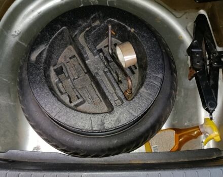 Серый Тойота Авенсис, объемом двигателя 2 л и пробегом 470 тыс. км за 5000 $, фото 7 на Automoto.ua