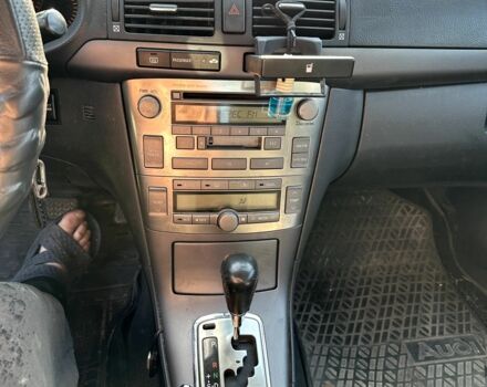 Серый Тойота Авенсис, объемом двигателя 2 л и пробегом 219 тыс. км за 5000 $, фото 3 на Automoto.ua