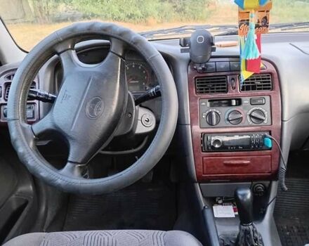 Серый Тойота Авенсис, объемом двигателя 1.76 л и пробегом 432 тыс. км за 3000 $, фото 4 на Automoto.ua