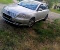 Серый Тойота Авенсис, объемом двигателя 1.8 л и пробегом 320 тыс. км за 4000 $, фото 1 на Automoto.ua
